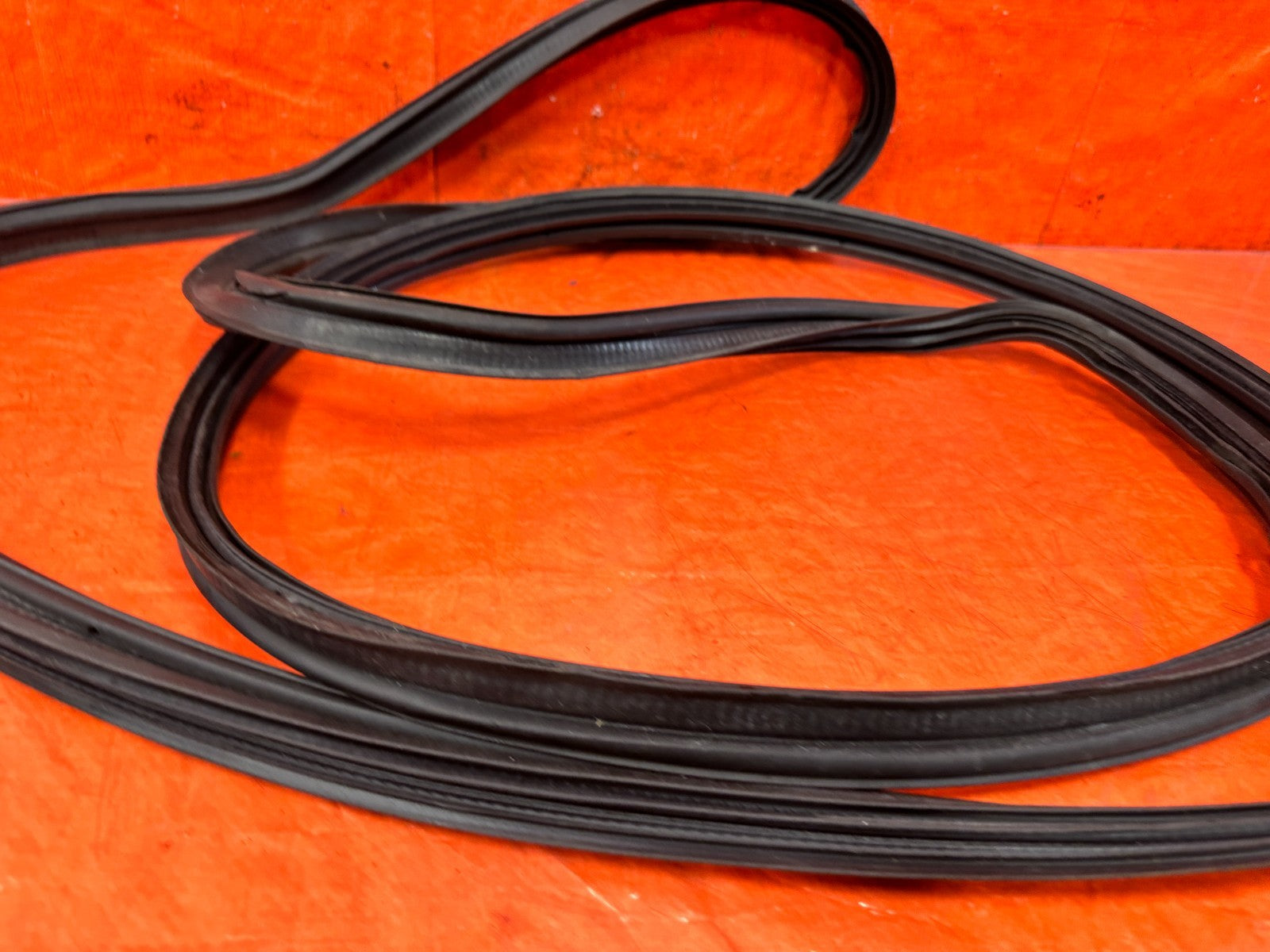 94 01 ACURA INTEGRA 2D TAIL GATE TRUNK HATCH LATCH WEATHER TRIM STRIP MOLDING 0913