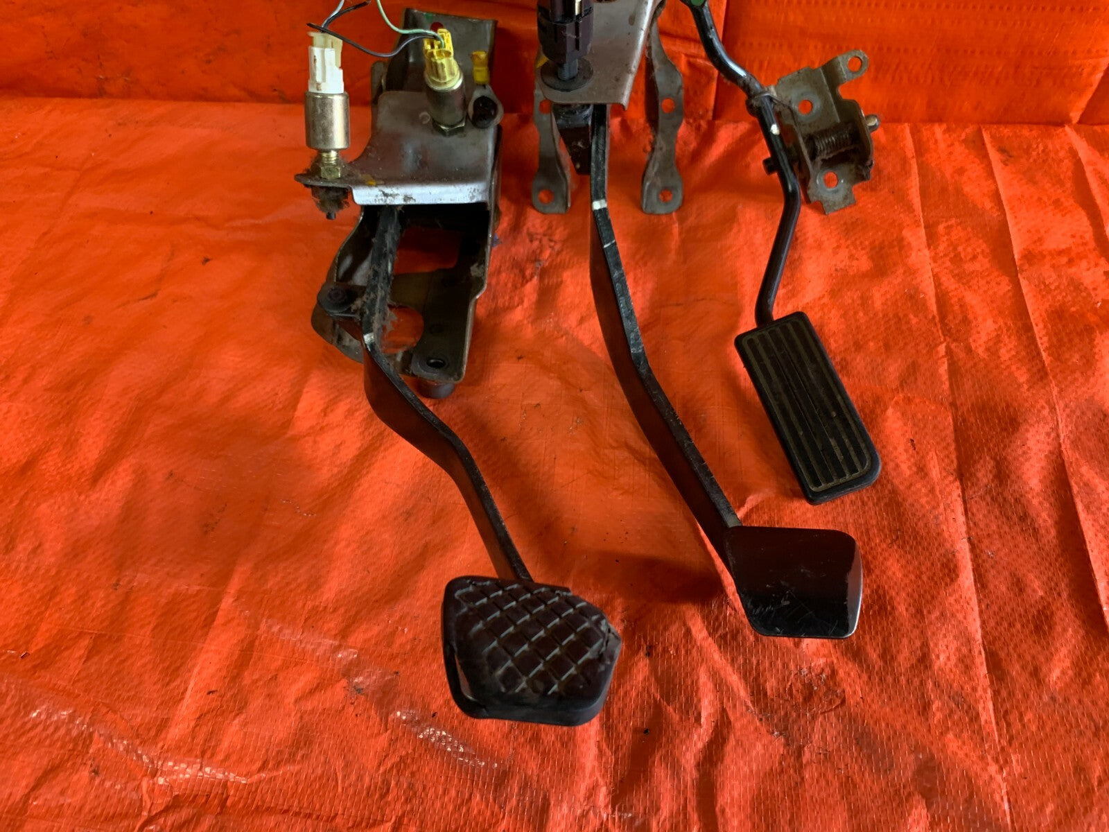 02 05 HONDA CIVIC SI 2.0 EP3   COMPLETE PEDAL SET GAS BRAKE CLUTCH PEDALS OEM OE2