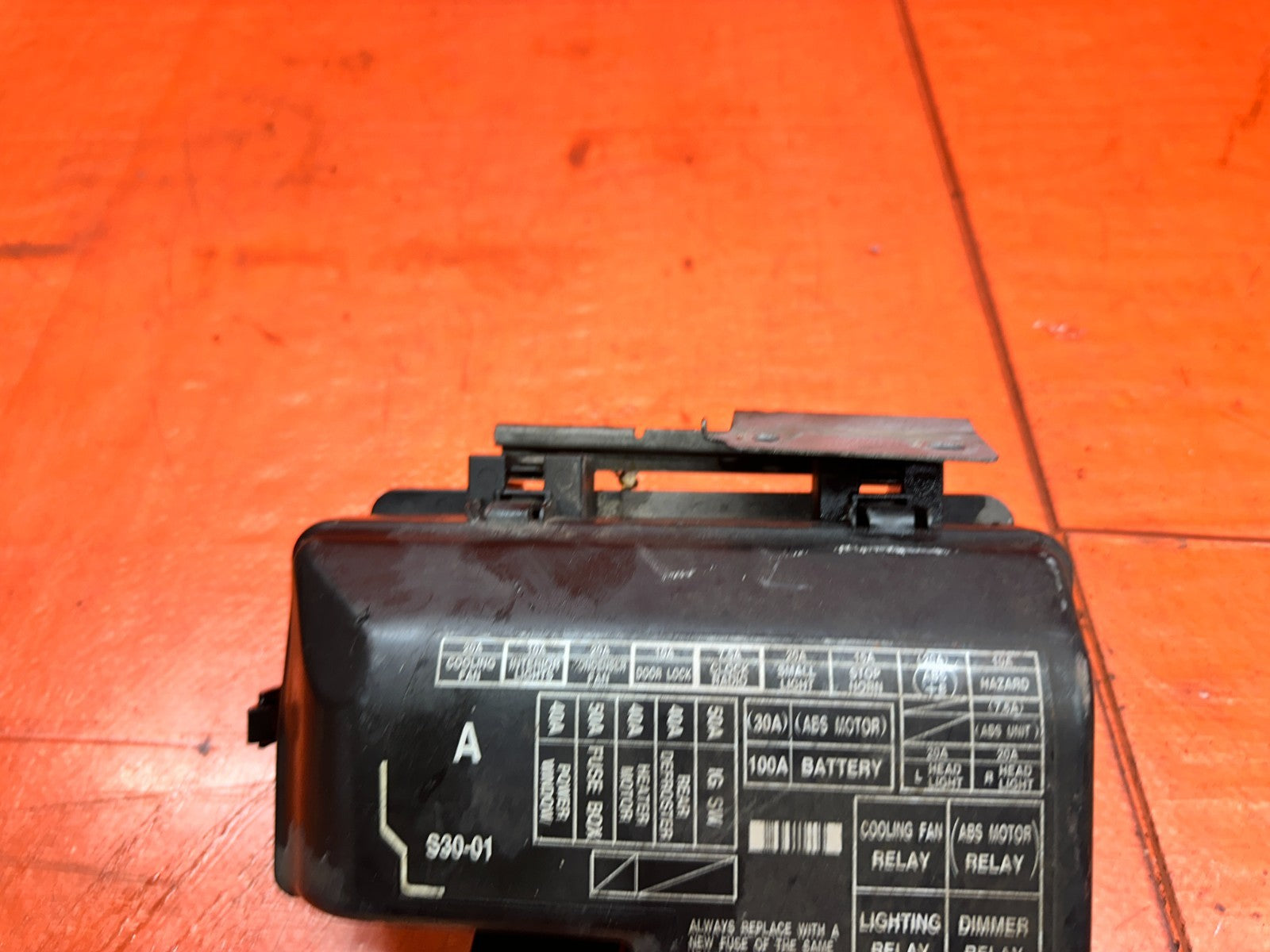 97 01 HONDA PRELUDE 2.2L ENGINE BAY RELAY FUSE BOX BLOCK WITH FUSES OEM #3367