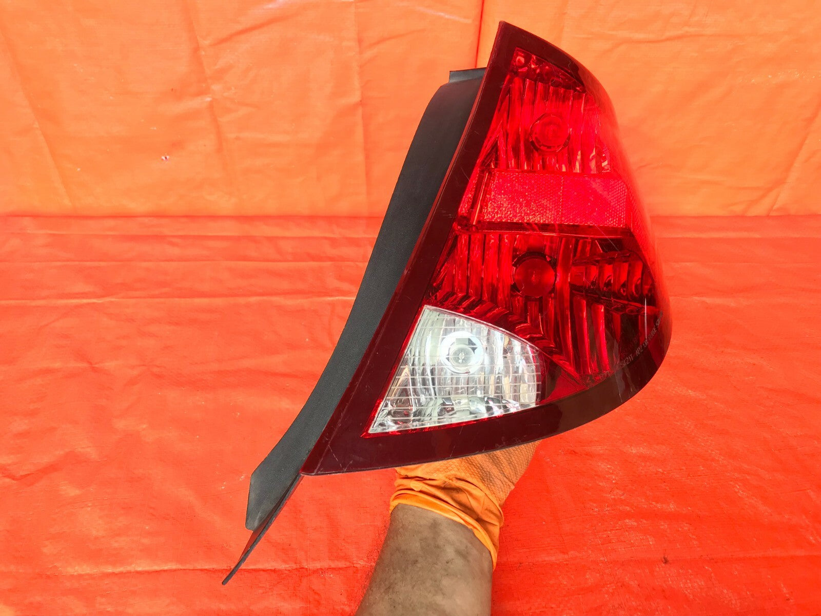 OEM 2003 2004 03 04 SATURN ION 4 DOOR SEDAN PASSENGER RIGHT TAIL LIGHT LAMP  0