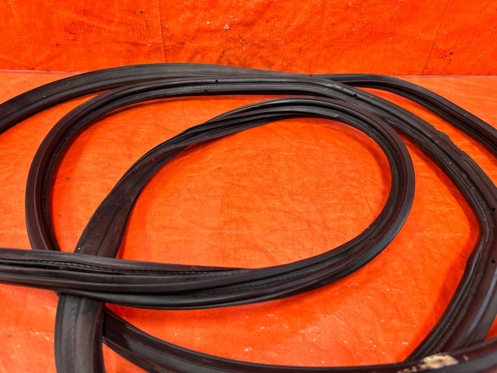 94 01 ACURA INTEGRA 2D TAIL GATE TRUNK HATCH LATCH WEATHER TRIM STRIP MOLDING 097