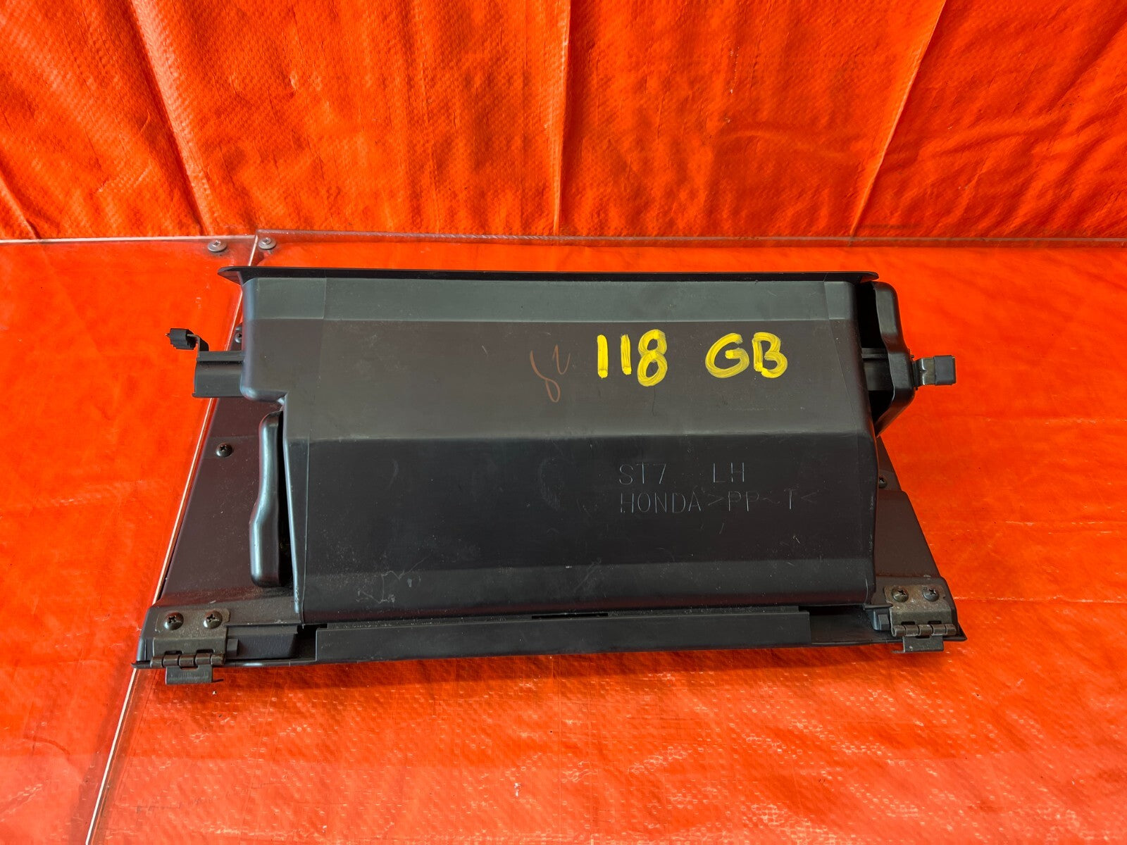 94 01 ACURA INTEGRA 2 & 4 DOOR   GLOVE BOX   BLACK   NO LOCK PRESENT   OEM #1187