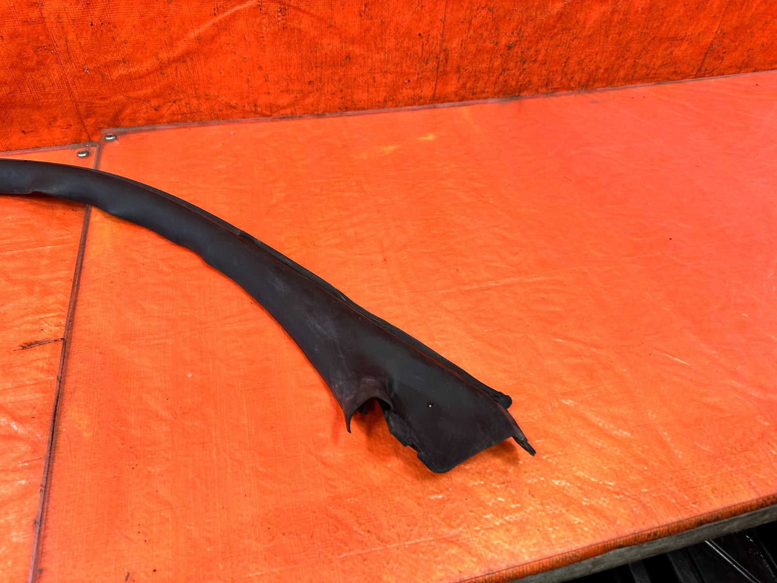 10 16 HYUNDAI GENESIS COUPE   RIGHT DOOR UPPER WEATHER STRIP SEAL OEM #3261