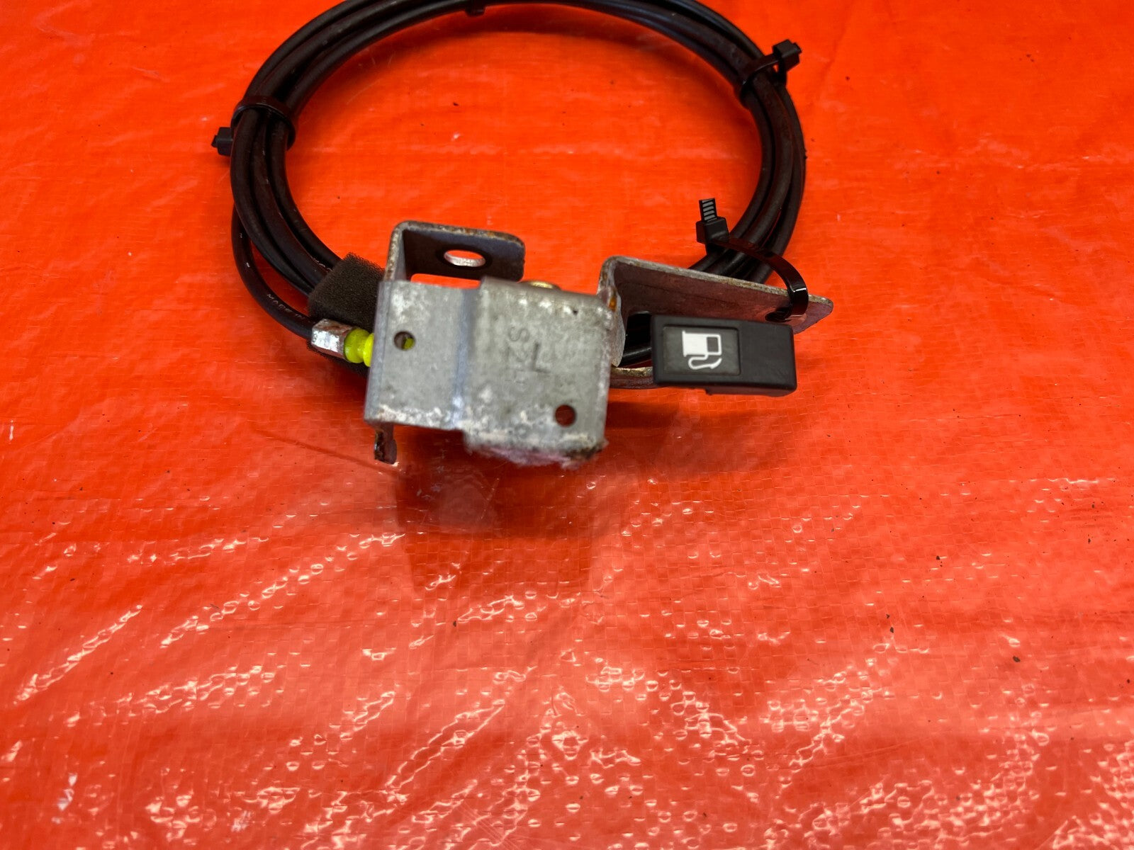 02 06 ACURA RSX BASE & TYPE S   GAS FUEL LID RELEASE CABLE W/ LEVER   OEM #1495