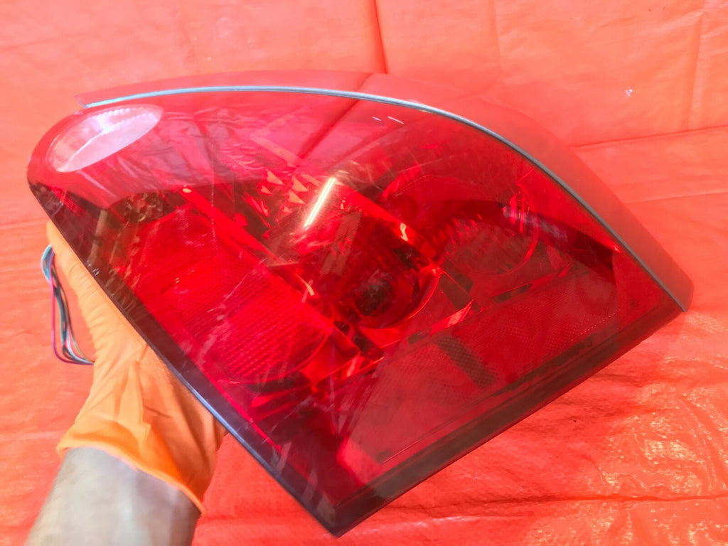 OEM 2006 2007 2008 NISSAN MAXIMA PASSENGER RIGHT TAIL LIGHT LAMP GRAY TRIM4