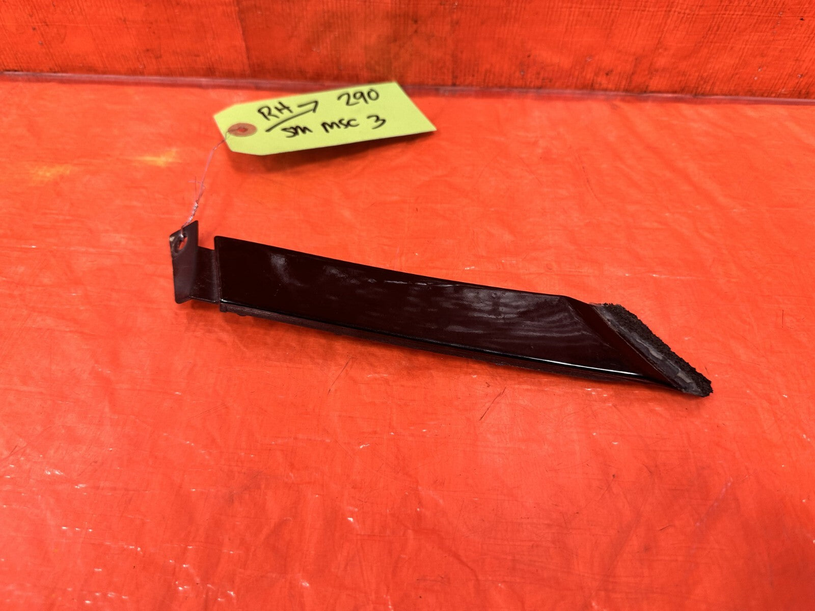 00 09 HONDA S2000   PASSENGER RIGHT QUARTER PANEL TRUNK TRIM CLIP BAD TAB OK 2902