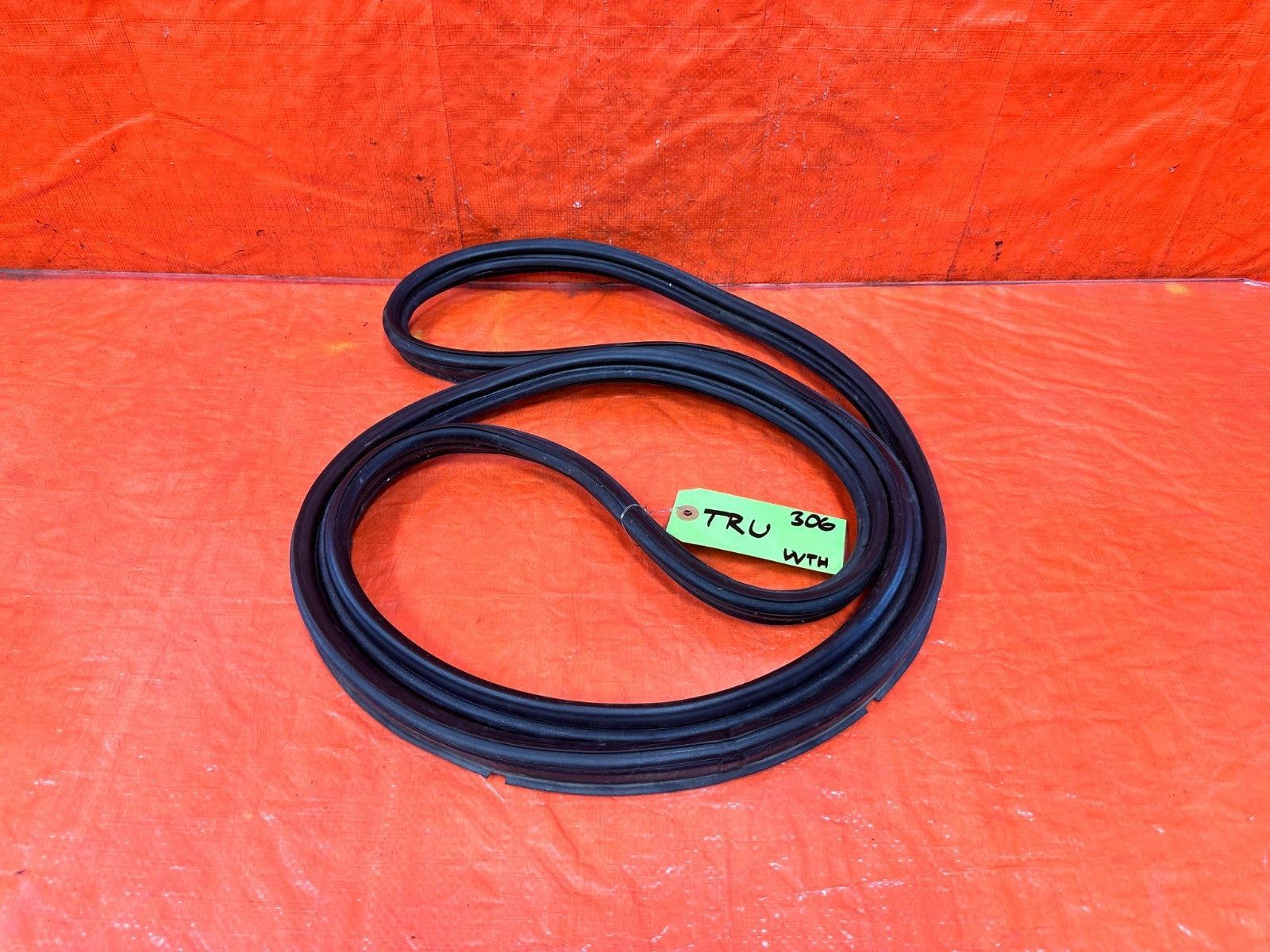 02 05 HONDA CIVIC SI EP3 HATCH TAILGATE TRUNK HATCH LATCH WEATHER TRIM STRIP 3060