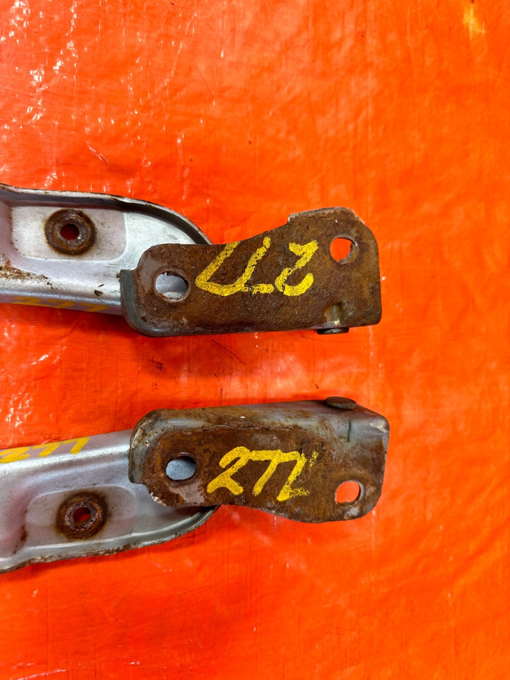 88 91 HONDA CRX & CIVIC HATCH   HOOD HINGE SET   LEFT AND RIGHT HINGES OEM #2775