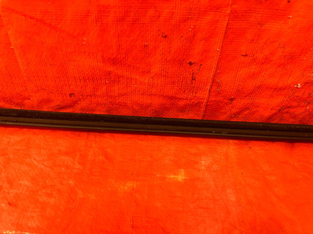 04 08 ACURA TSX   PASSENGER RIGHT FRONT EXTERIOR GLASS TRIM   OEM FACTORY #3047
