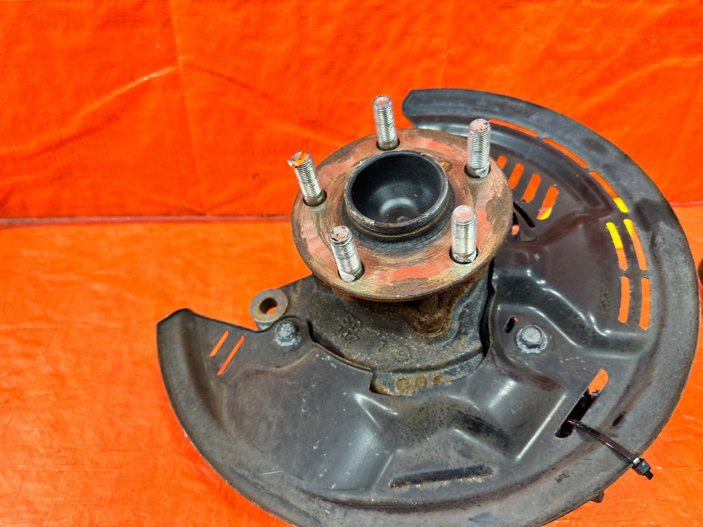 13 24 SUBARU BRZ   DRIVER LEFT FRONT SPINDLE KNUCKLE HUB & LOWER ARM OEM 2925
