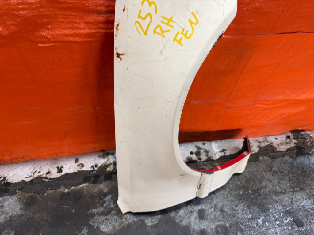 90 91 HONDA CIVIC HATCHBACK   FENDER   PASSENGER RIGHT SIDE FENDER   OEM 3253