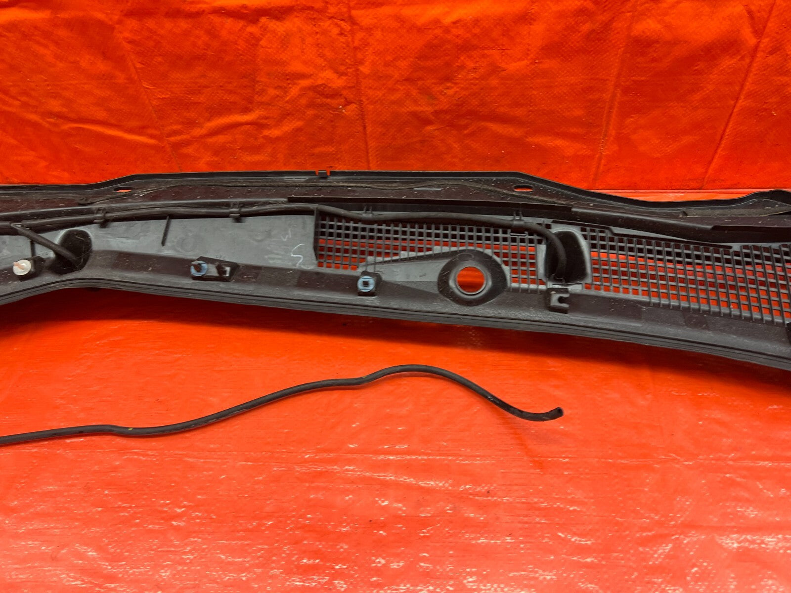 09 14 ACURA TSX   WINDSHIELD WIPER COWL TRIM PLASTIC BEZEL   OEM FACTORY #16812