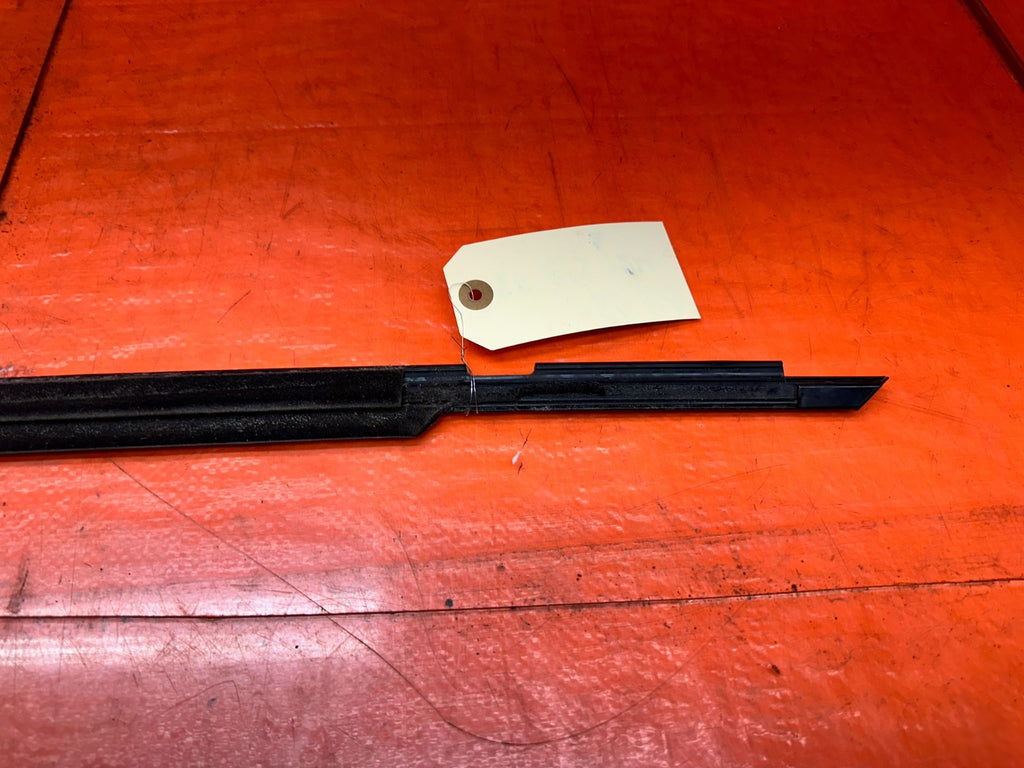 2016-2020 INFINITI Q60 COUPE PASSENGER RIGHT EXTERIOR GLASS TRIM OEM #20Q608