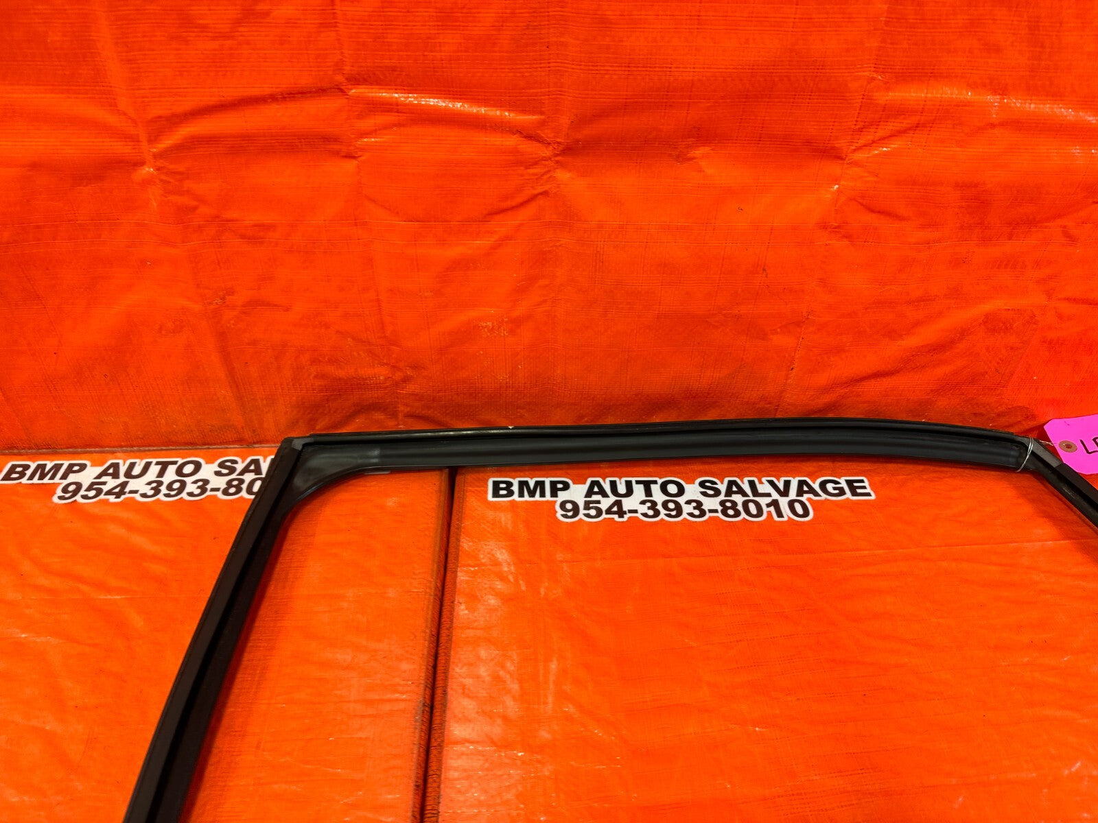 04 08 ACURA TSX   DRIVER LEFT REAR WINDOW GLASS RUN CHANNEL   OEM #2558