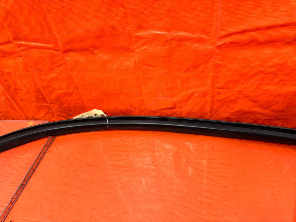 10 16 HYUNDAI GENESIS COUPE   DRIVER LEFT DOOR UPPER WEATHER STRIP SEAL OEM #3264