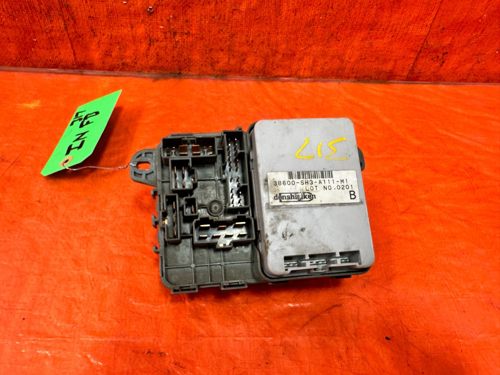 90 91 HONDA CIVIC HATCHBACK   INTERIOR CABIN UNDER DASH FUSE BOX PANEL   OEM 3173