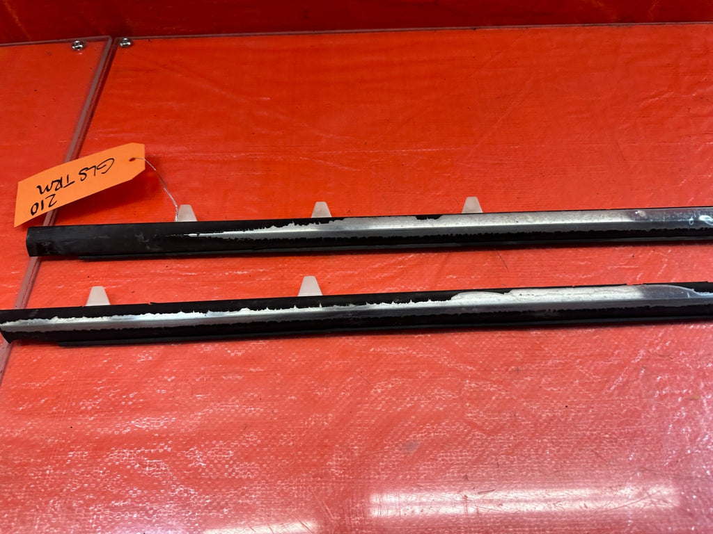 97 01 HONDA PRELUDE   EXTERIOR DOOR WINDOW GLASS TRIM SET LEFT RIGHT   OEM #2108