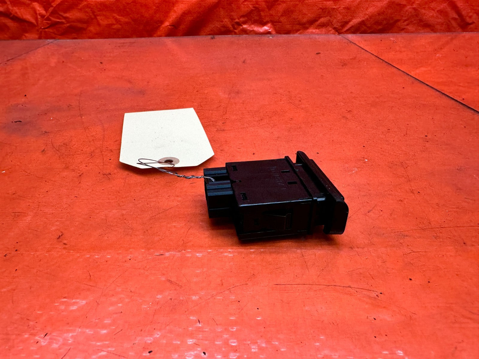 94 01 ACURA INTEGRA DASH WARNING HAZARD LIGHT BUTTON SWITCH OEM #3317
