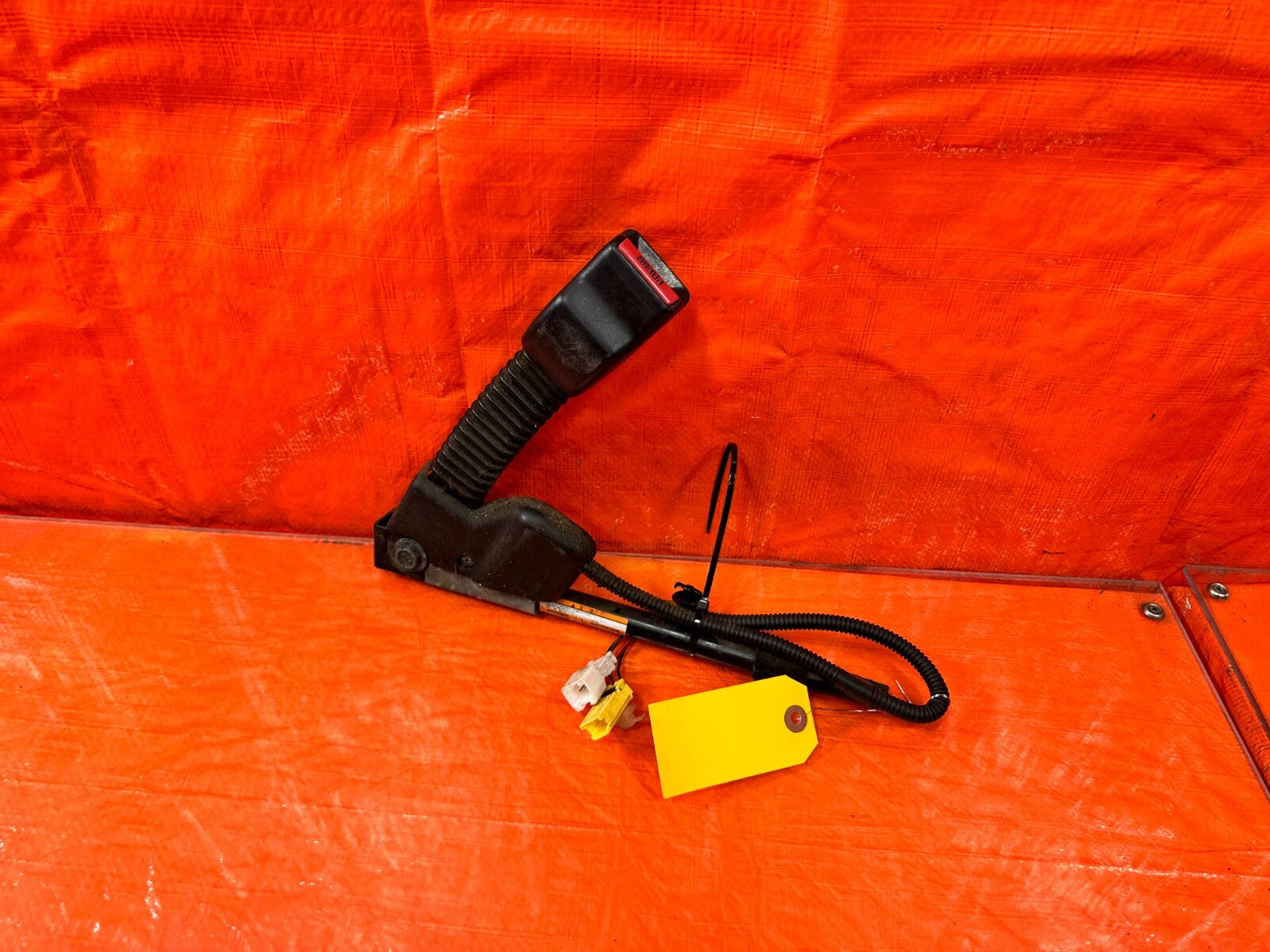 07 11 HONDA CIVIC SI SEDAN   DRIVER LEFT FRONT SEAT BELT CLIP BUCKLE   OEM #2860