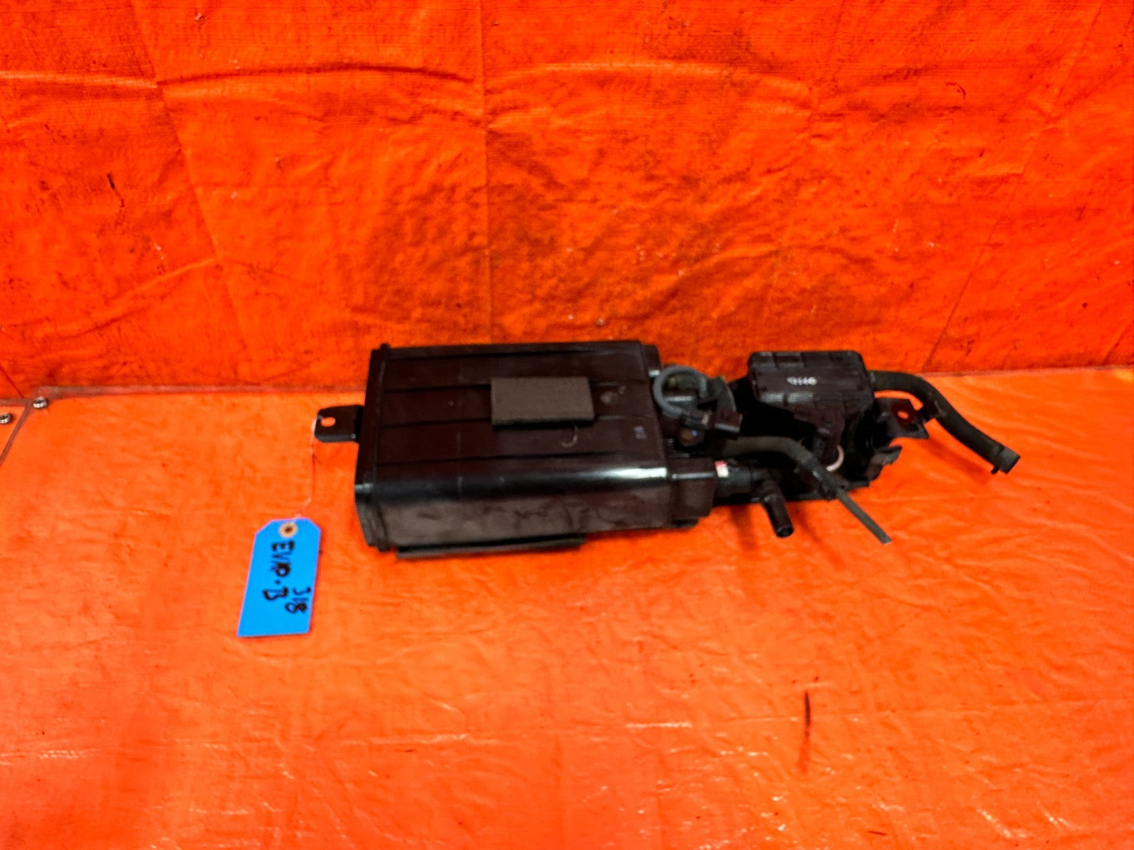 13 16 HYUNDAI GENESIS COUPE   FUEL VAPOR CHARCOAL EVAP TANK CANISTER   OEM 3180