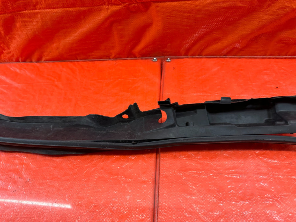 07 13 INFINITI G35 G37 SEDAN   RUBBER FENDER TRIM HOOD SEAL   LEFT   OEM #1925