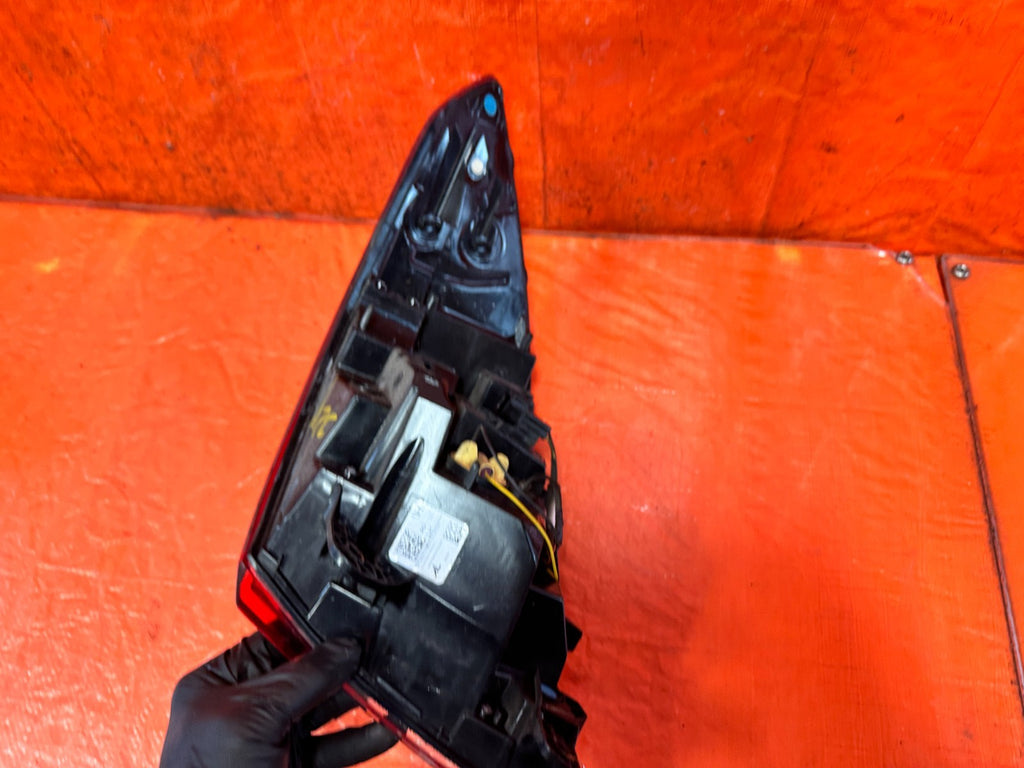 18 22 HONDA ACCORD   DRIVER LEFT TAIL LIGHT LAMP OUTER QUARTER PANEL OEM 32410