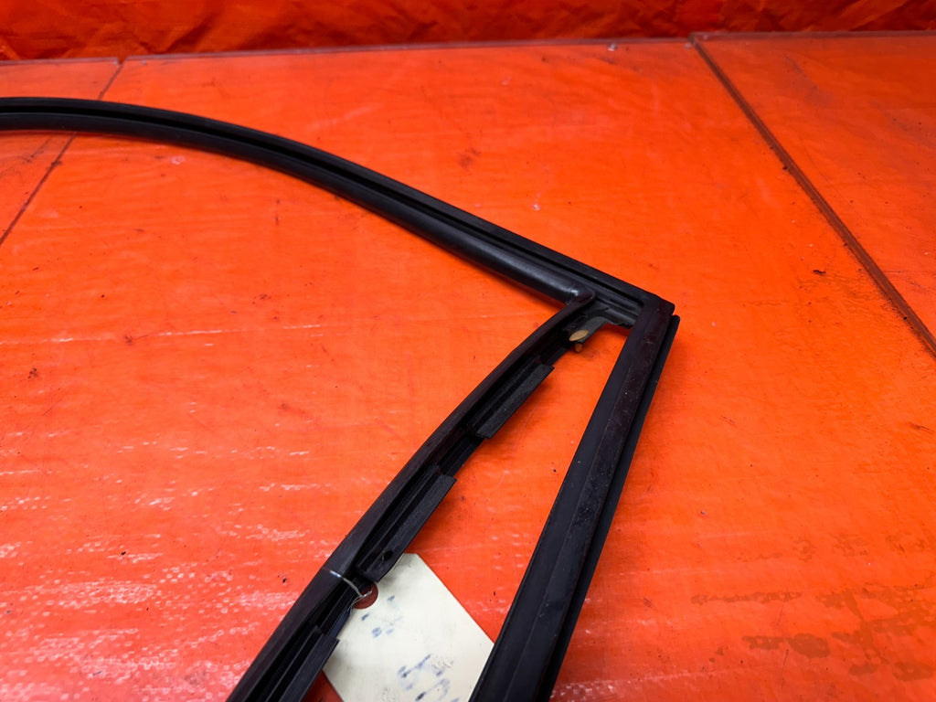 92 96 HONDA PRELUDE LEFT DRIVER WINDOW RUN CHANNEL OEM #33211
