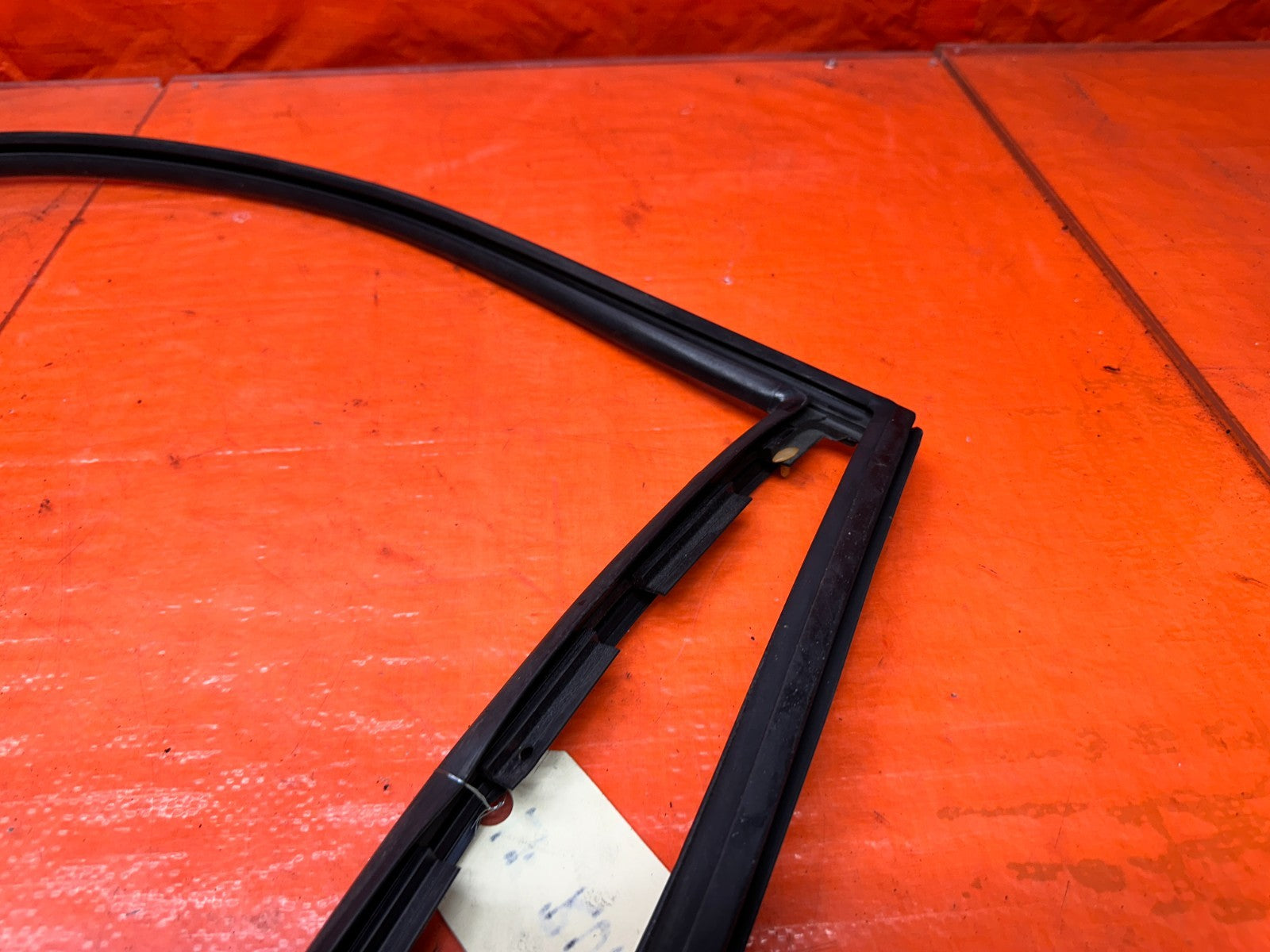 92 96 HONDA PRELUDE LEFT DRIVER WINDOW RUN CHANNEL OEM #33211
