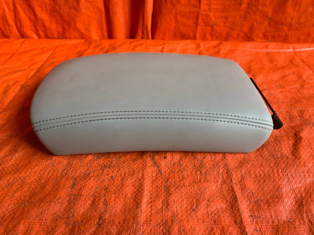 OEM 2016   2018 INFINITI Q50   CENTER CONSOLE ARM REST GRAY COLOR5
