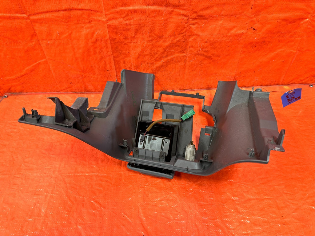 97 98 HONDA CR V CRV   DASHBOARD MOUNTED CENTER CONSOLE ASH TRAY 12V OEM 3017