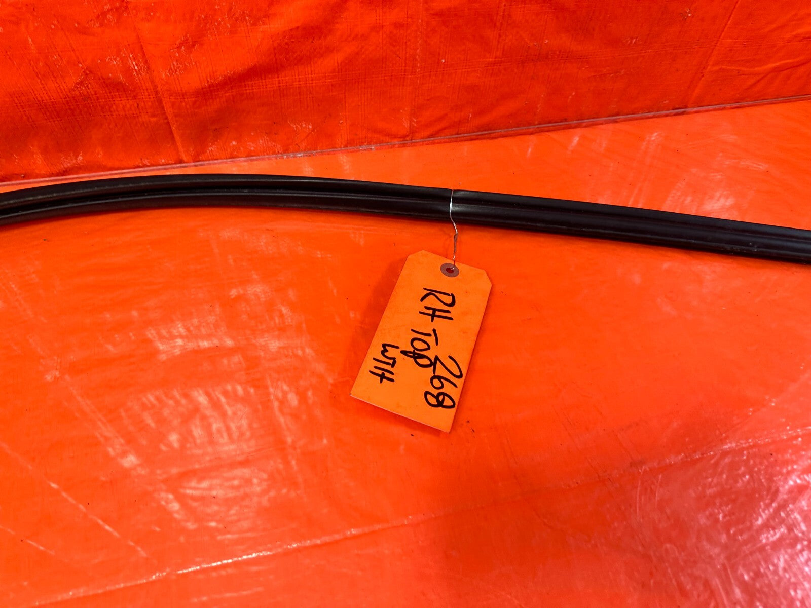 94 01 ACURA INTEGRA 2D   PASSENGER RIGHT TOP OF DOOR WEATHER STRIP OEM #2688
