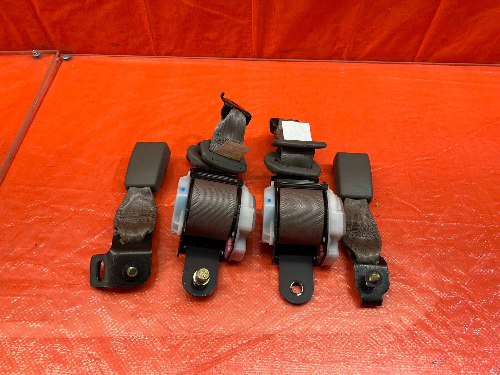 02 06 ACURA RSX TYPE S & BASE   REAR SEAT BELT SET LEFT RIGHT   TAN   OEM #1330