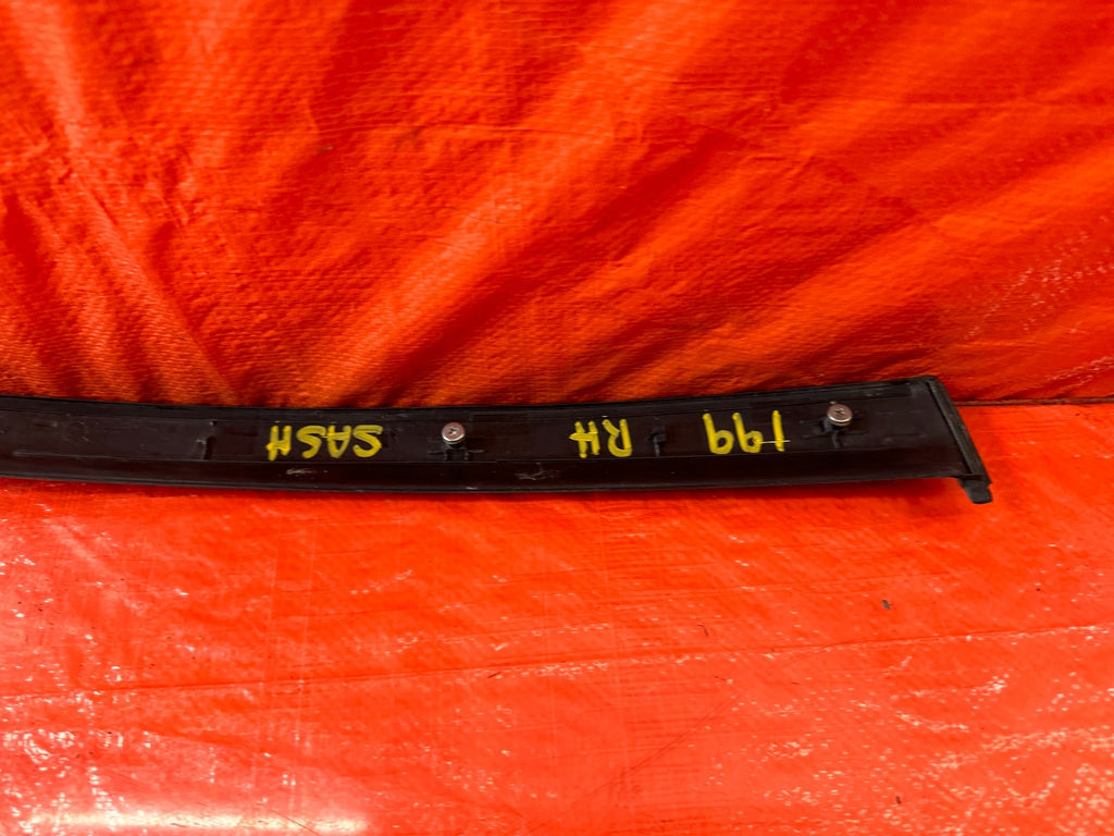 92 93 HONDA CIVIC COUPE & HATCH   PASSENGER RIGHT DOOR SASH TRIM MOLDING STRIP9