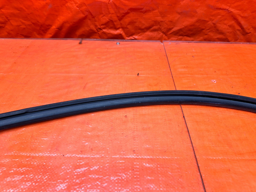 94 01 ACURA INTEGRA 2D RIGHT PASSENGER DOOR WINDOW RUN CHANNEL SEAL OEM #3316
