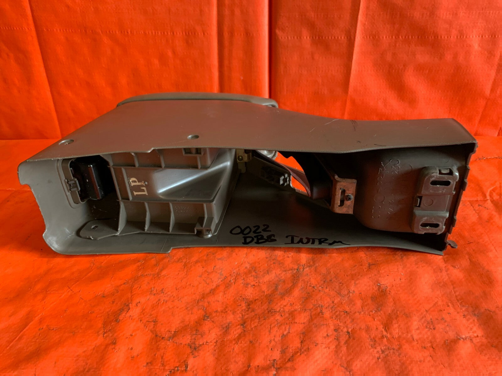 94   01 ACURA INTEGRA   CENTER CONSOLE ARM REST   TAN IN COLOR   OEM FACTORY8