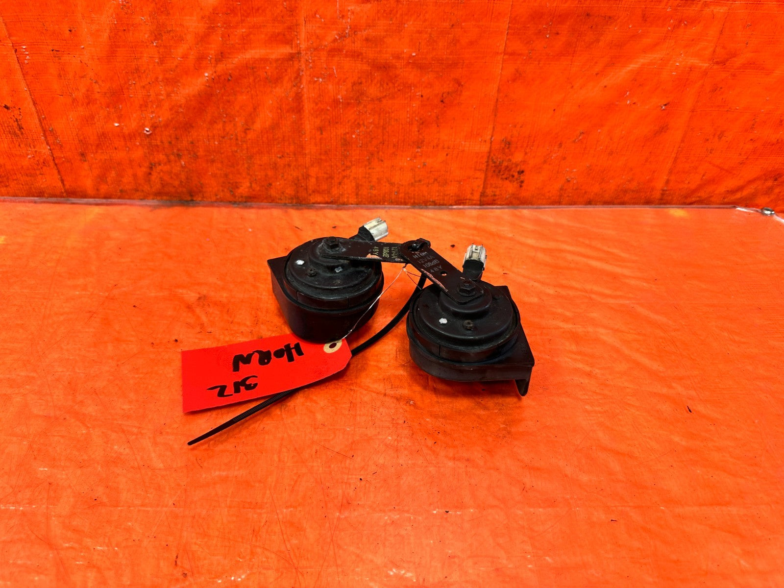 04 08 ACURA TSX   HORN SET / HIGH AND LOW NOTE HORNS   OEM FACTORY #31121