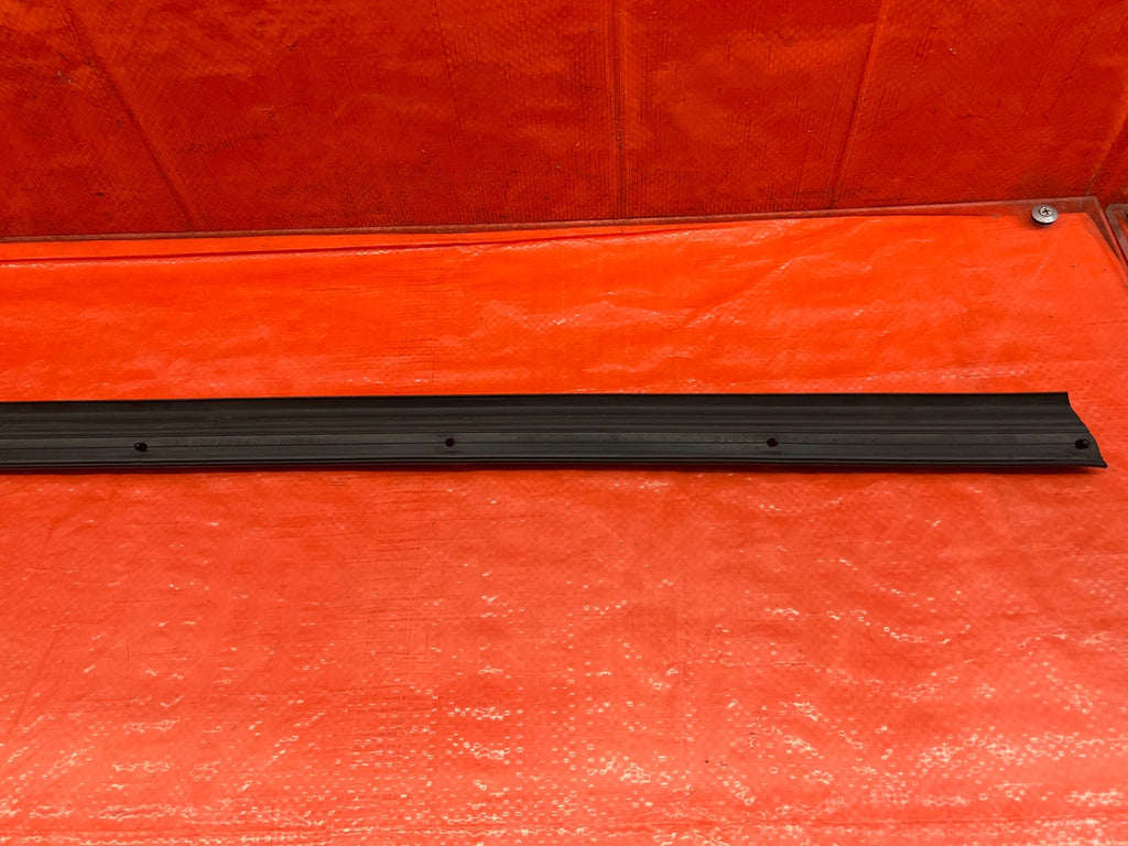 08 15 INFINITI G37 & Q60   DRIVER LEFT DOOR TRIM SEAL GASKET   80839 JL00A #19010
