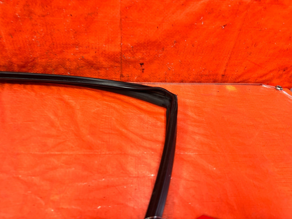 06 11 CIVIC 4D SEDAN   PASSENGER RIGHT FRONT WEATHER STRIP RUN CHANNEL OEM #3073