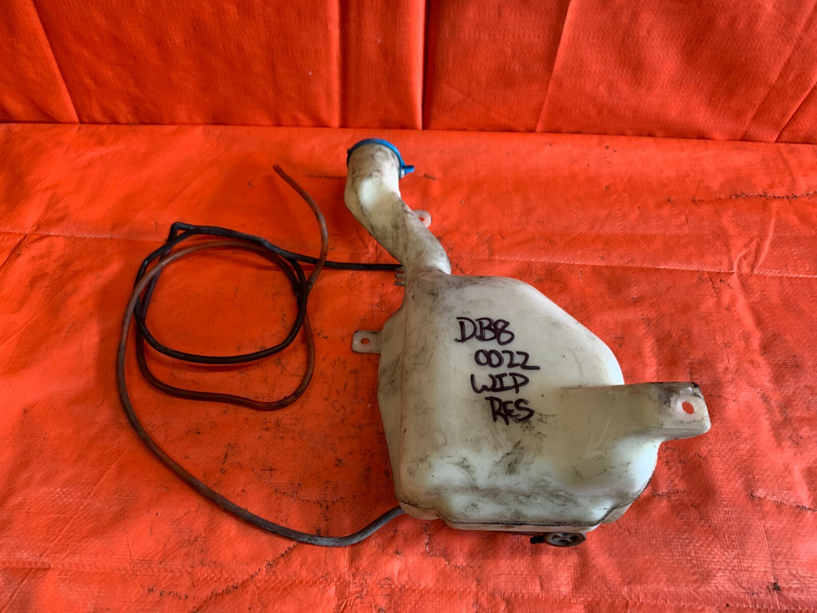 94   96 ACURA INTEGRA 2 & 4 DOOR   WINDSHIELD WIPER RESERVOIR TANK W/ LINES OEM0