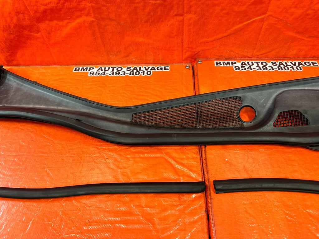 02 10 LEXUS SC430   WINDSHIELD WIPER COWL TRIM PLASTIC   OEM FACTORY #2618