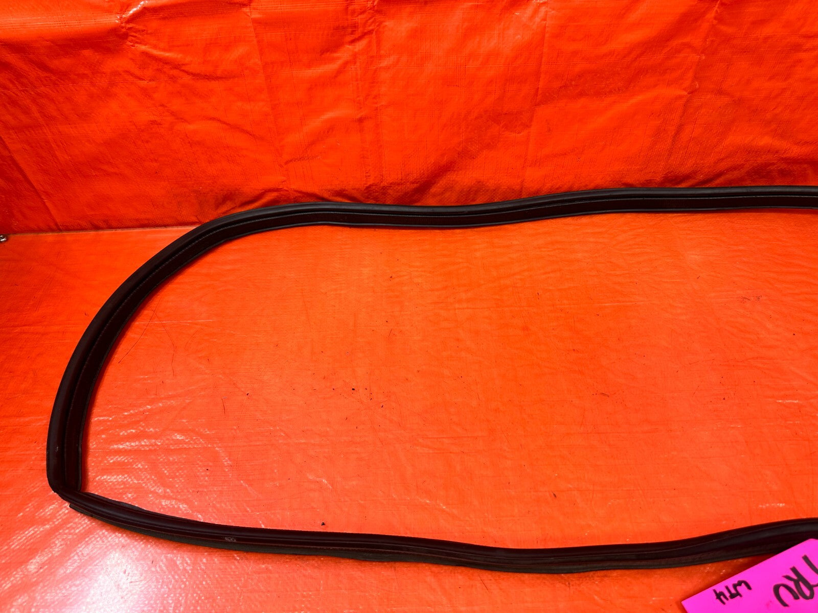 04 08 NISSAN 350Z CONVERTIBLE   REAR TRUNK WEATHER STRIP GASKET SEAL   OEM 2627