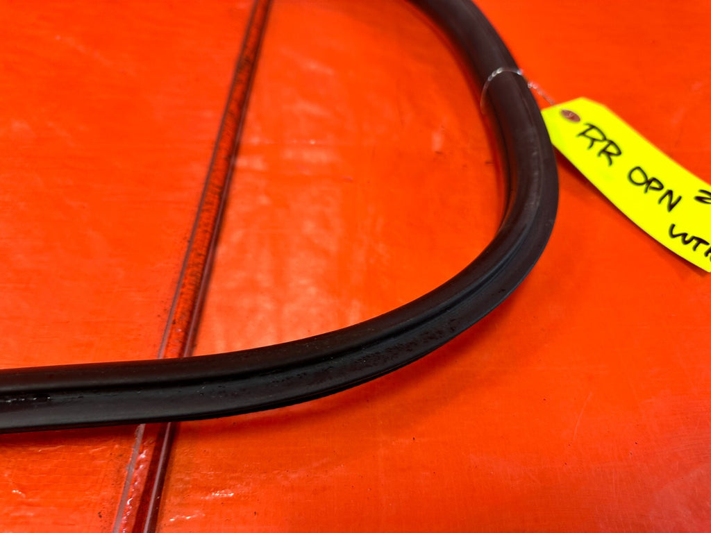 04 08 ACURA TSX   RIGHT REAR   DOOR TO CHASSIS WEATHER STRIP OPEN TRIM OEM #2755