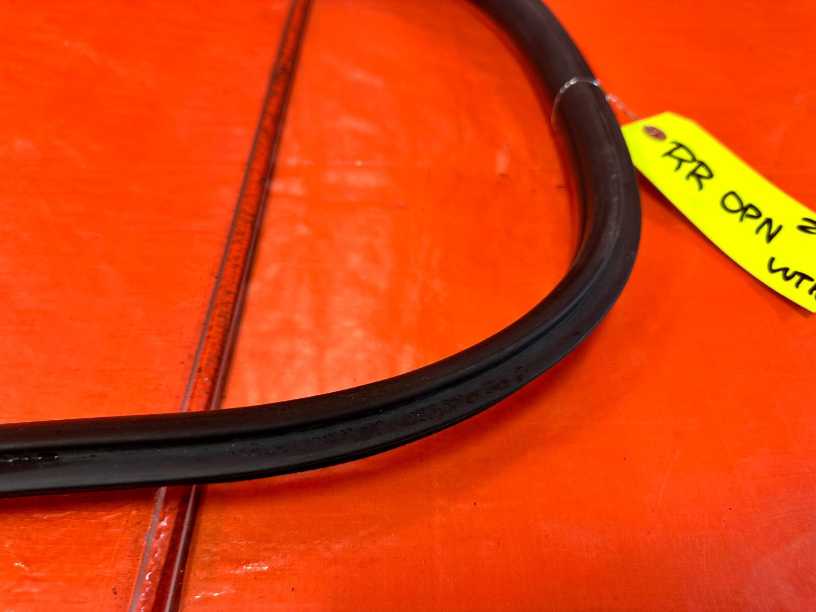 04 08 ACURA TSX   RIGHT REAR   DOOR TO CHASSIS WEATHER STRIP OPEN TRIM OEM #2755
