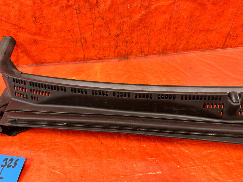 13 16 HYUNDAI GENESIS 2D COUPE   WINDSHIELD WIPER COWL   86150 2M000   OEM #3253