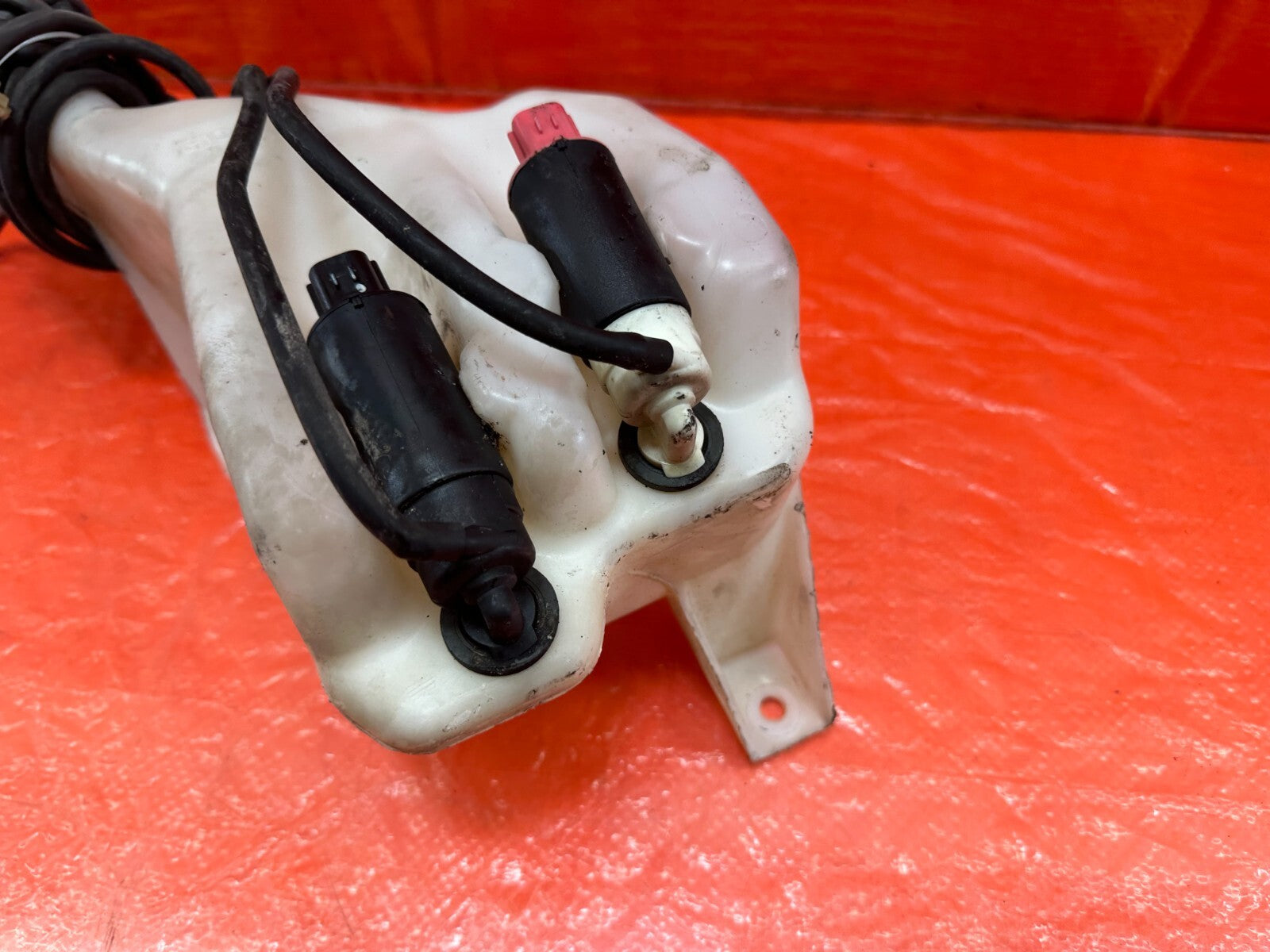 02 05 HONDA CIVIC SI EP3 HATCH WINDSHIELD WIPER RESERVOIR TANK W MOTOR OEM #1864