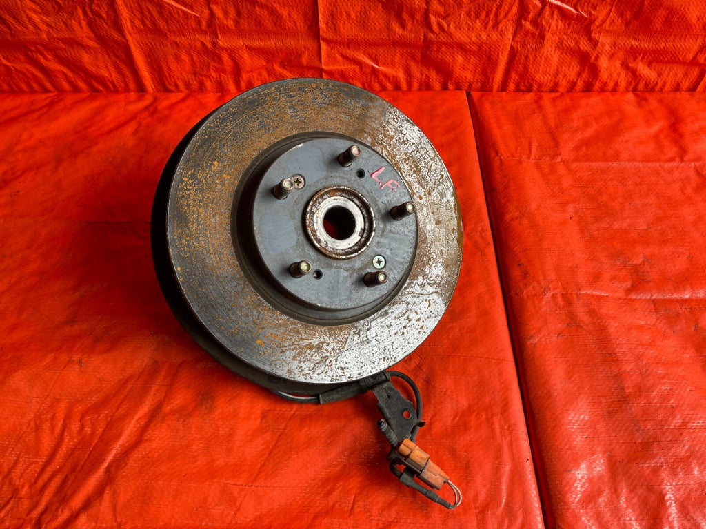 02 04 HONDA CR V CRV   4WD MODEL ONLY   DRIVER LEFT FRONT SPINDLE KNUCKLE HUB OE0