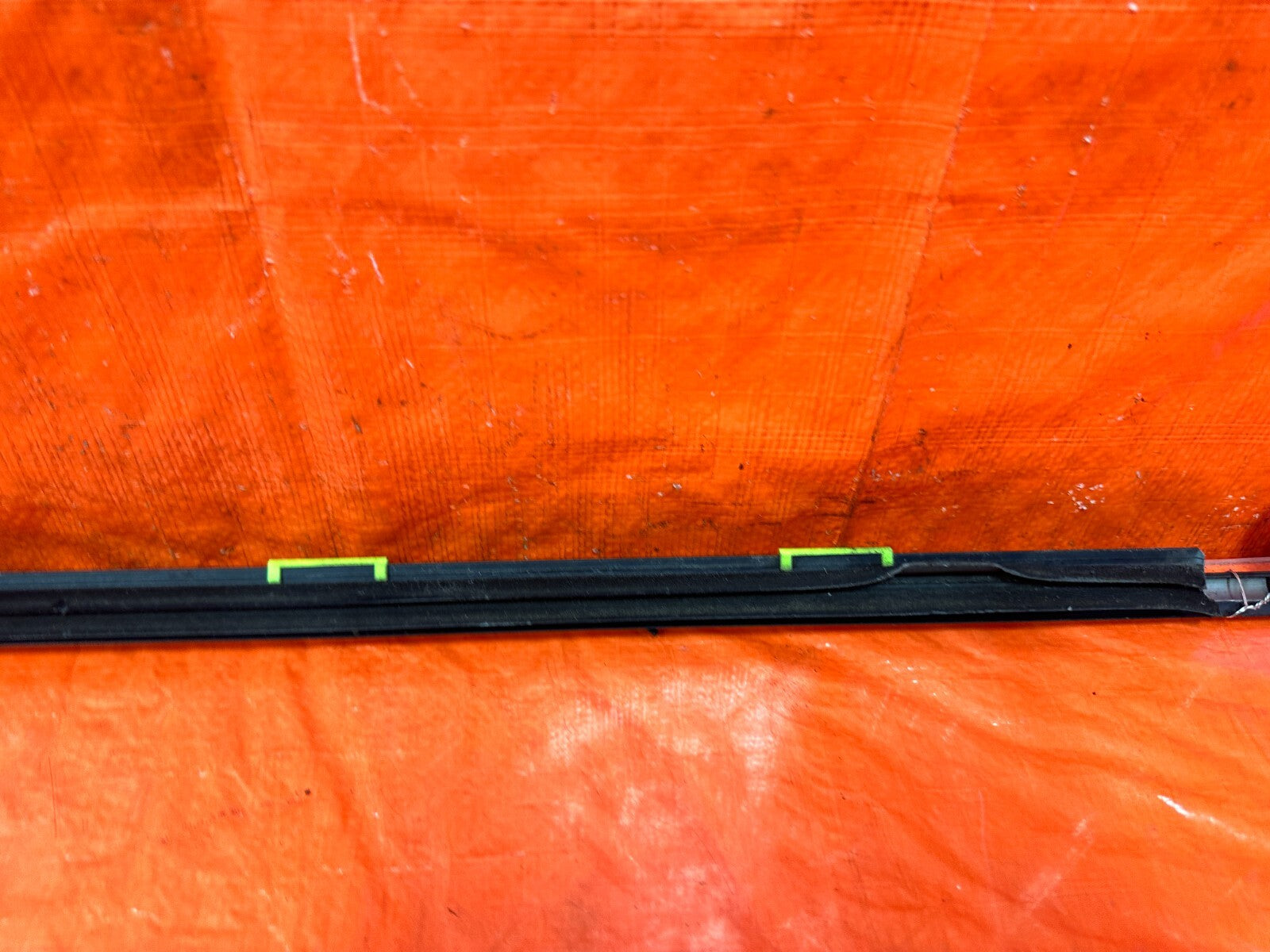 96 00 HONDA CIVIC SEDAN 4D   DRIVER LEFT FRONT EXTERIOR WINDOW GLASS TRIM OEM 977