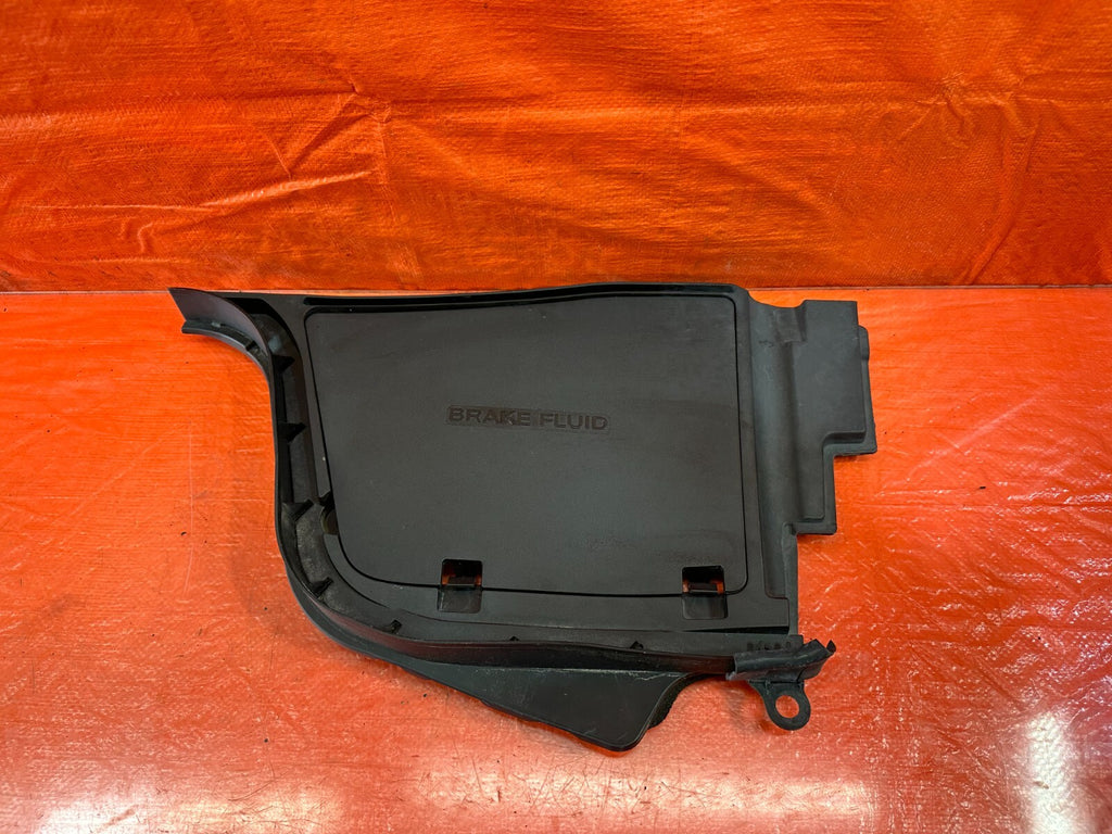 08 15 INFINITI G37 COUPE & CONVERTIBLE   BRAKE FLUID COVER PLASTIC TRIM OEM 2320