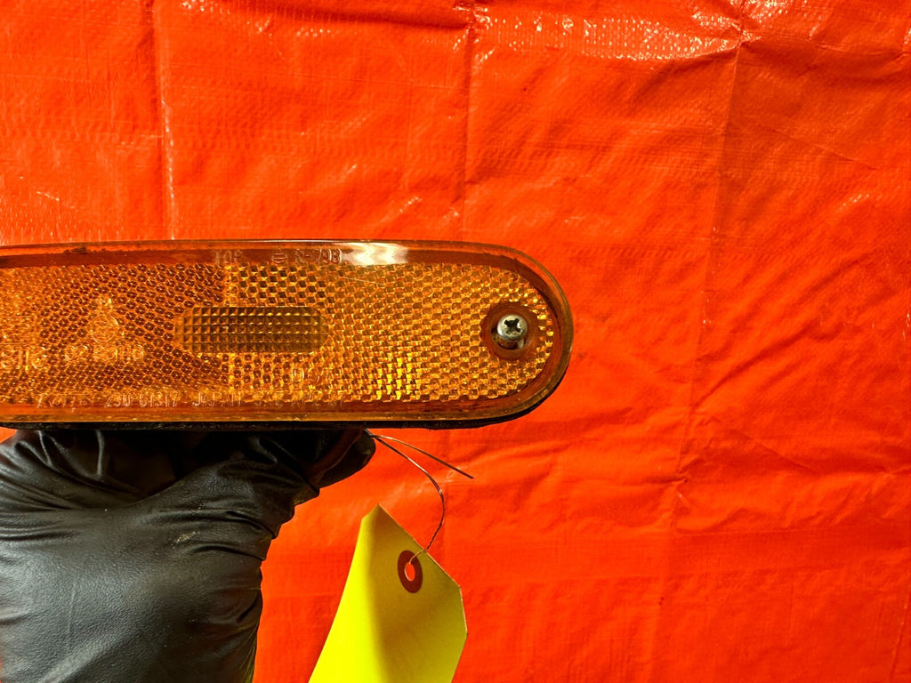 90 97 MAZDA MX 5 MIATA   DRIVER LEFT   AMBER FRONT BUMPER REFLECTOR   OEM #2674