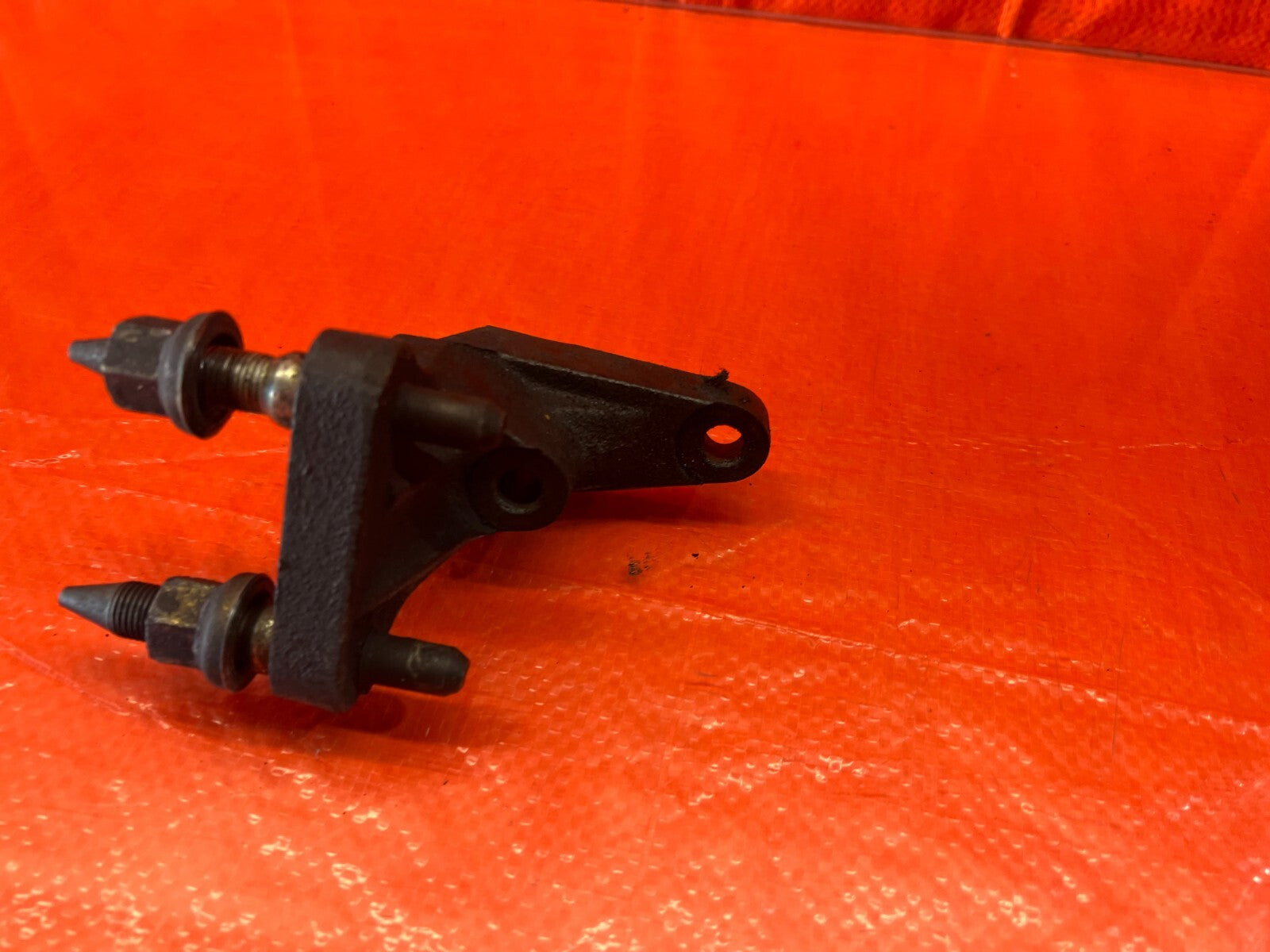 93 95 HONDA DEL SOL S   D15B7 ENGINE MOTOR POST MOUNT MOUNTING BRACKET   OEM 1473